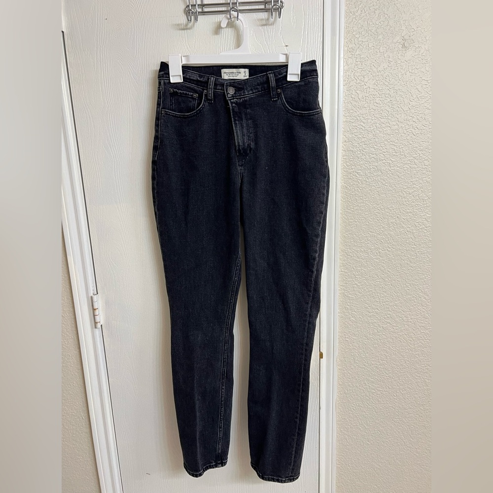 Abercrombie & Fitch The ‘90s Slim Straight Ultra High Rise
